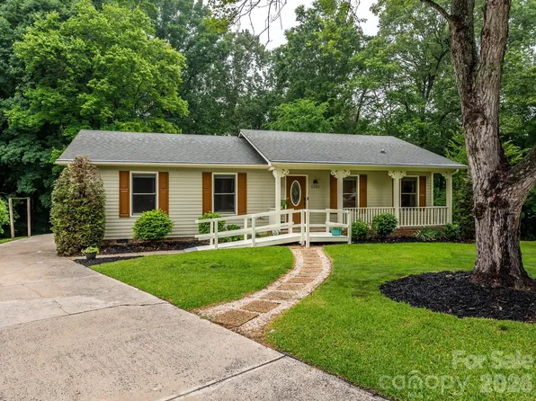 6060 Acadian Woods Dr, Charlotte, NC 28227