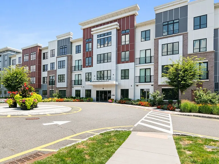 Halstead Parsippany — Photo 44