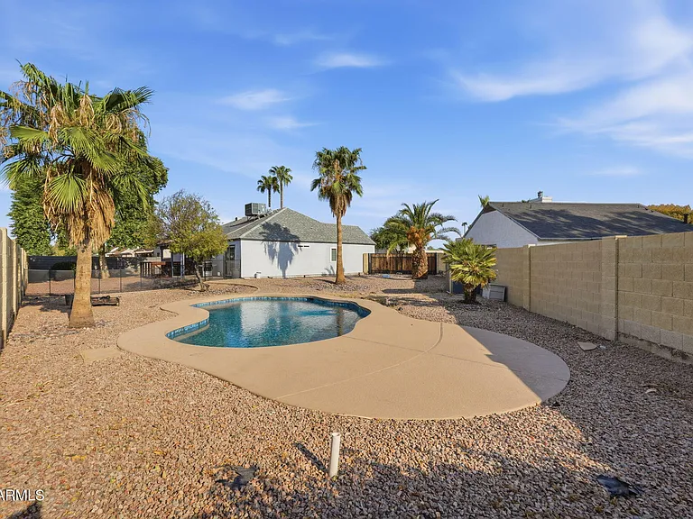 1735 E Stephens Dr — Photo 39