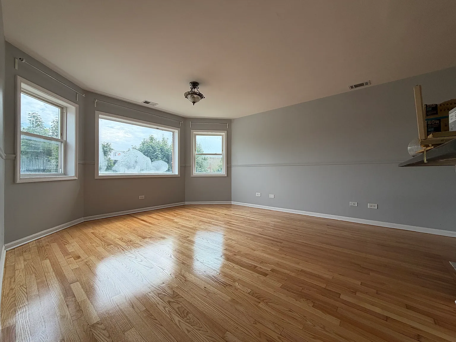 3 bed, 1250 sqft, $2,000 — Photo 4