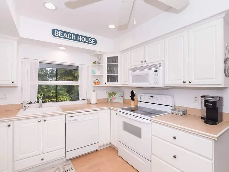 3267 NE Catamaran Ter — Photo 14