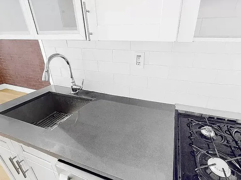 234 E 33rd St #1B — Photo 4
