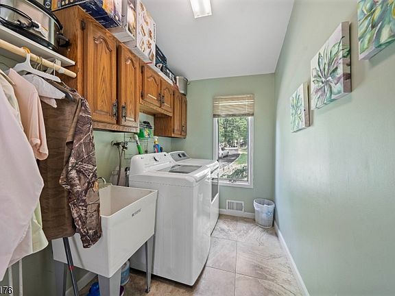 3rd image of 220 Horseshoe Rd