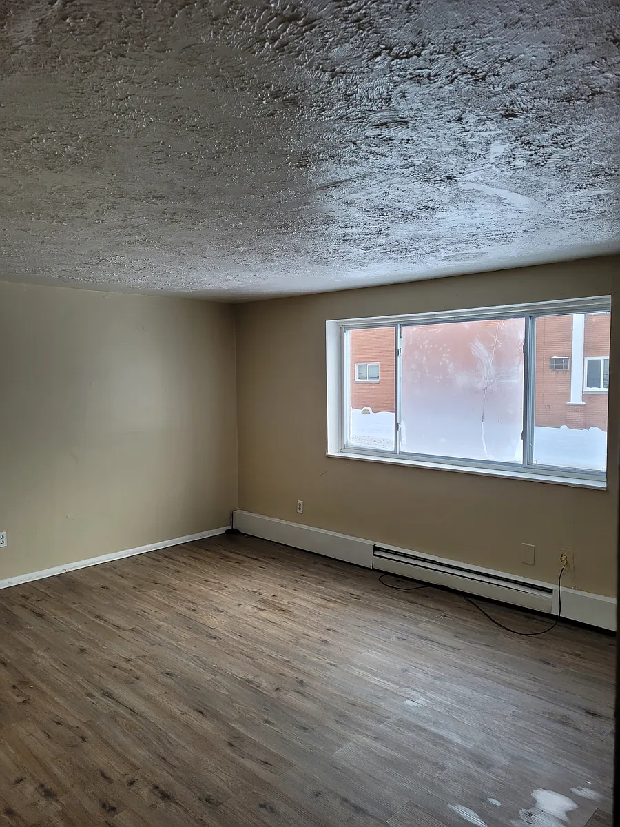 Building Photo - 14815 Euclid Ave