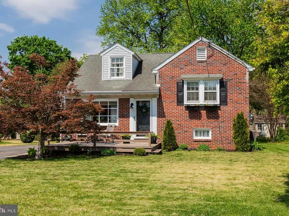 1441 Hollywood Dr, Lancaster, PA 17601