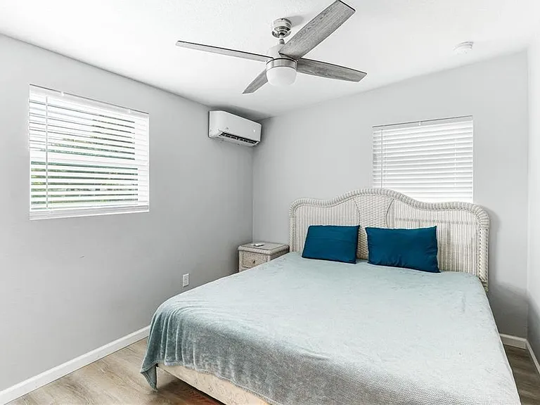 1023 Roberta St — Photo 11