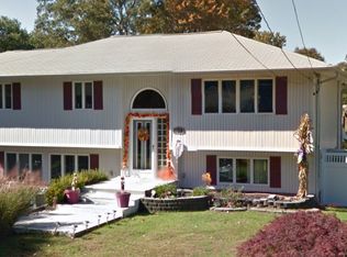 17 Alyssum Ave, Huntington, NY 11743