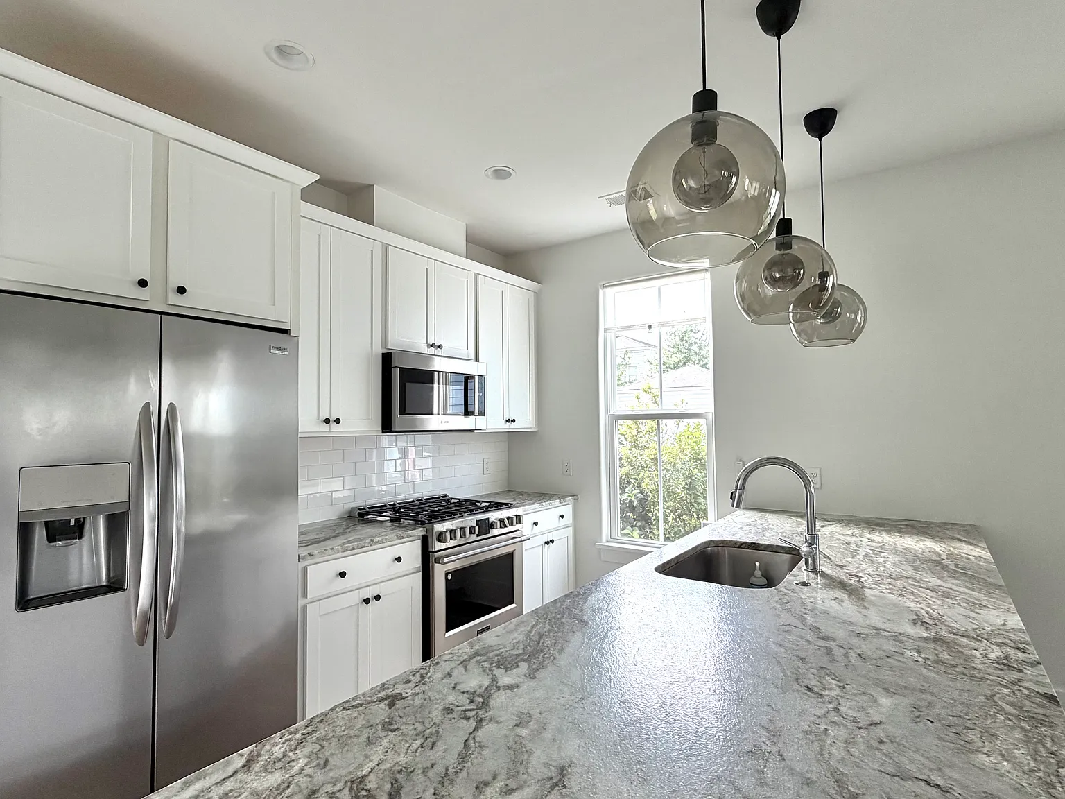 3 bed, 1368 sqft, $2,200 — Photo 1