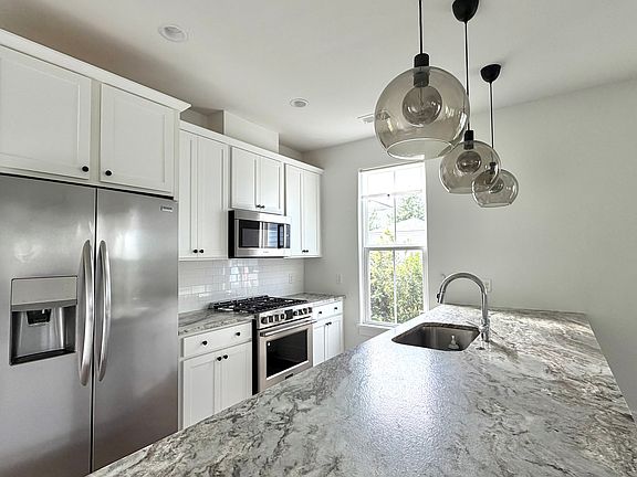 2nd image of 309 Oakbend St