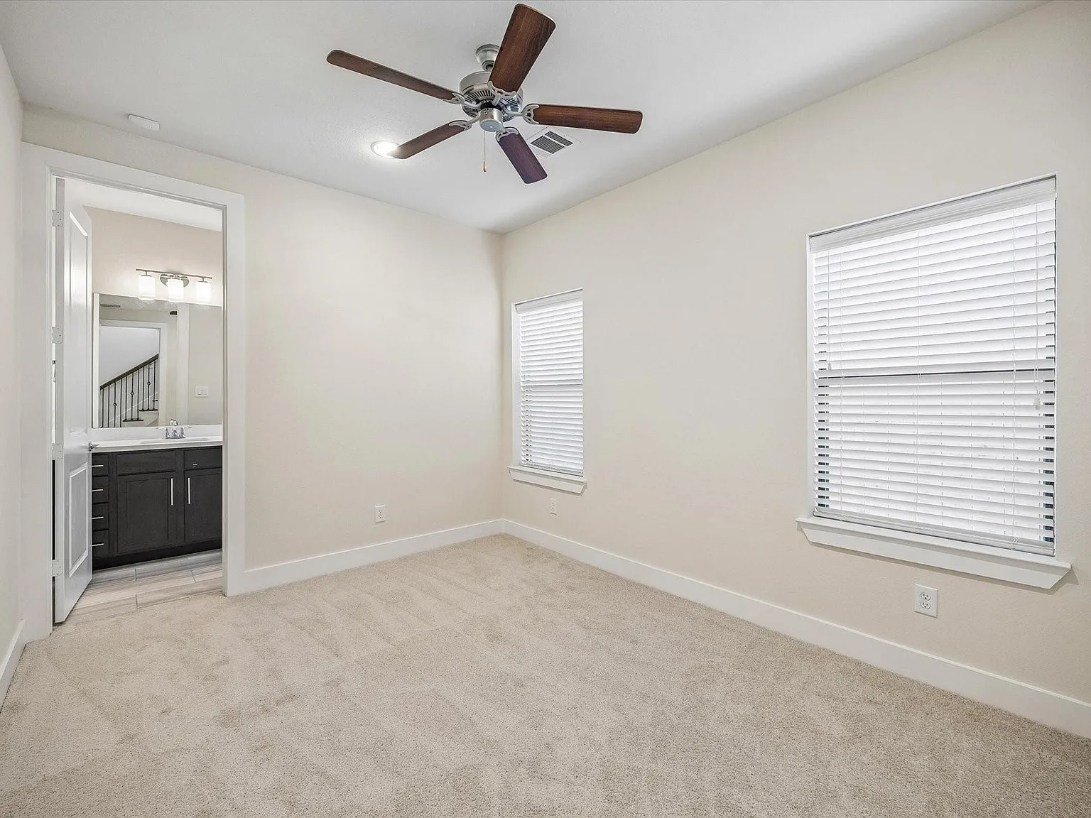 3 bed, 3.5 bath, 2172 sqft, $3,200 — Photo 4