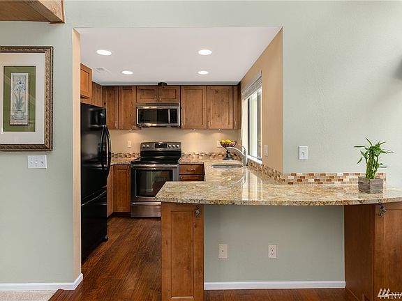 5th image of 10905 NE 35th Pl #20-2