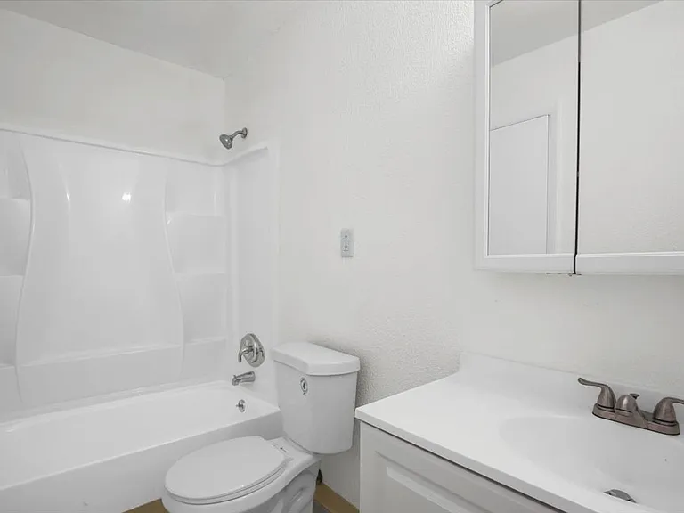 1903 Peach St — Photo 20