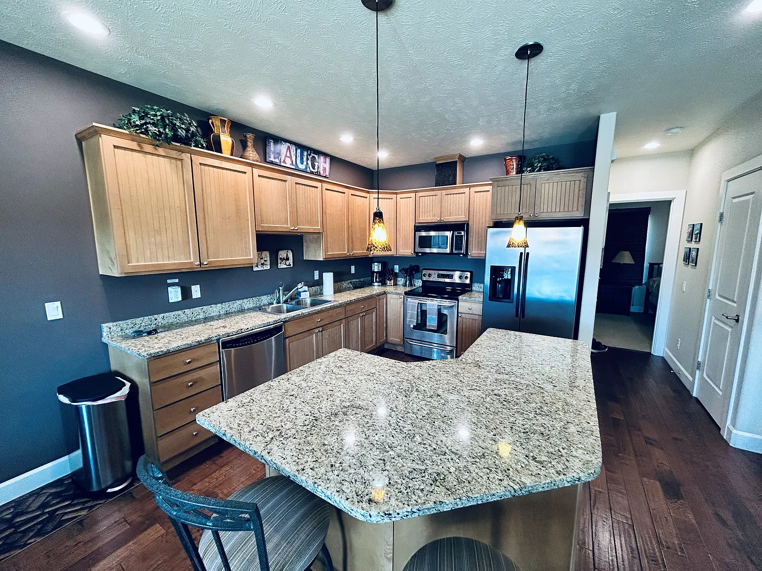 2 bed, 1637 sqft, $2,700 — Photo 2
