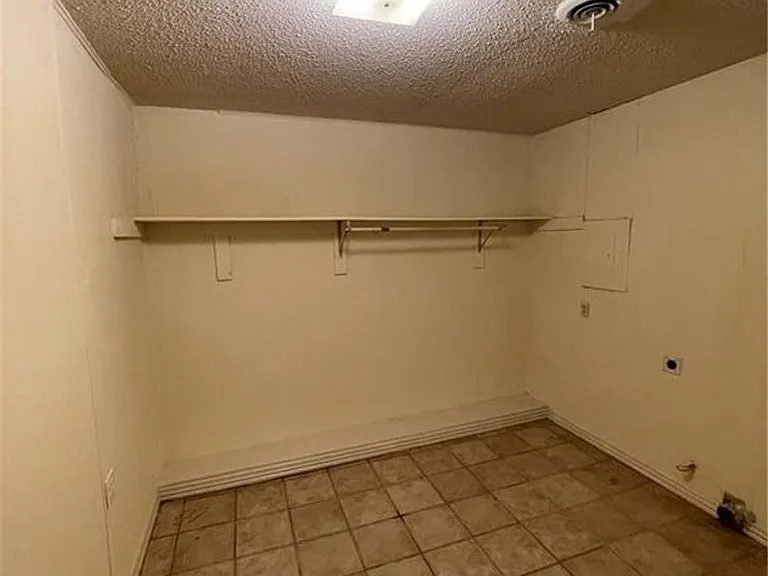 3102 Scott Ln — Photo 4