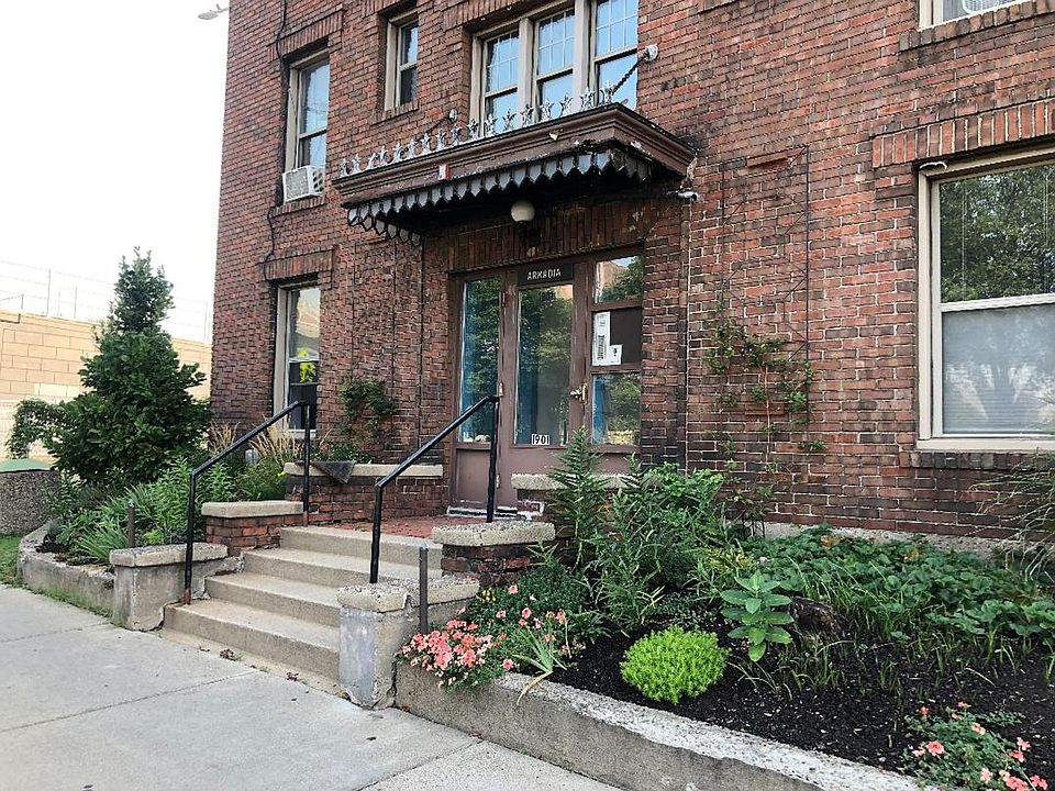 1st image of 1901 Lyndale Ave S #1