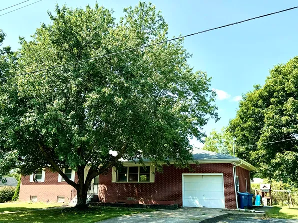 712 S Rose St, Kouts, IN 46347