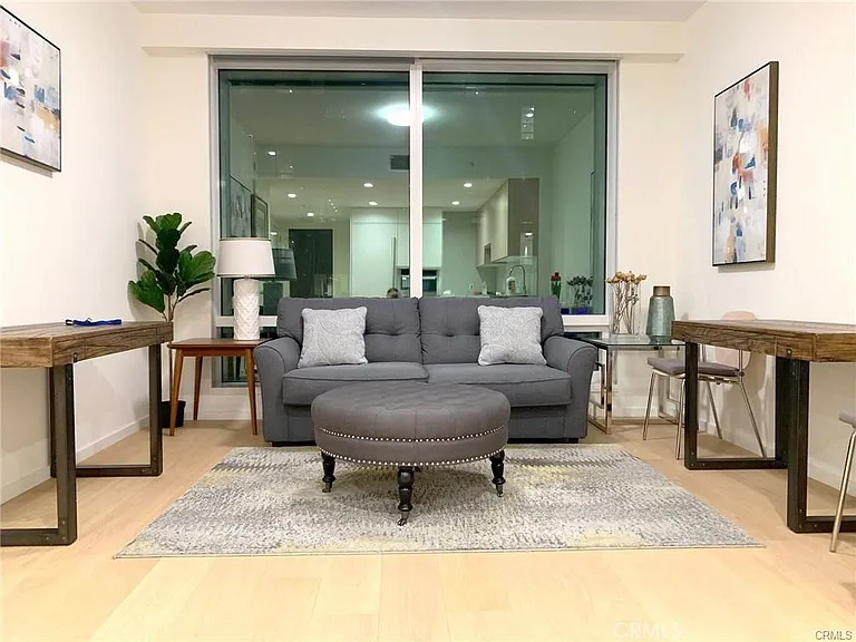 877 Francisco #1005 — Photo 5