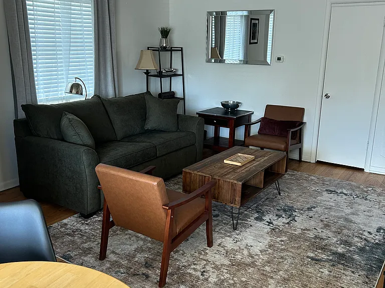 4926 Hooker St — Photo 3