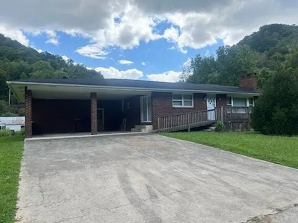 22 Triple Ln, Topmost, KY 41862