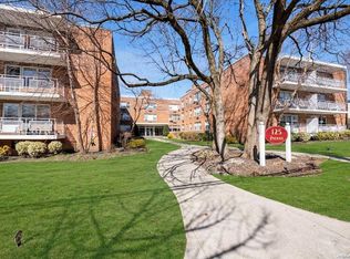 125 Main St APT 1N, Pt Washington, NY 11050