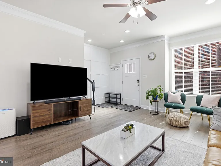 7140 Banbury Dr — Photo 6
