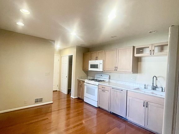 3rd image of 66 Midlakes Dr #66