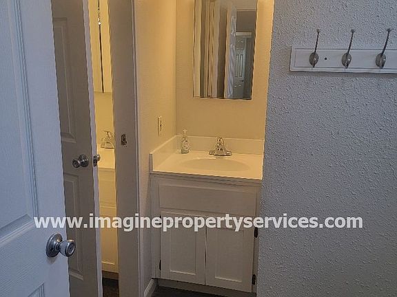 3rd image of 125 East St
