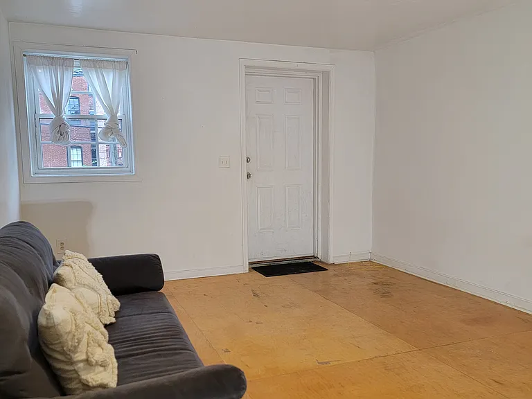 929 W Grace St #2 — Photo 2