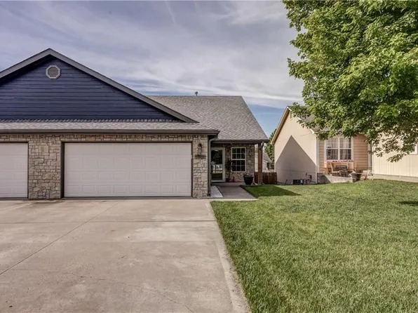 1930 Jackson Dr, Tonganoxie, KS 66086
