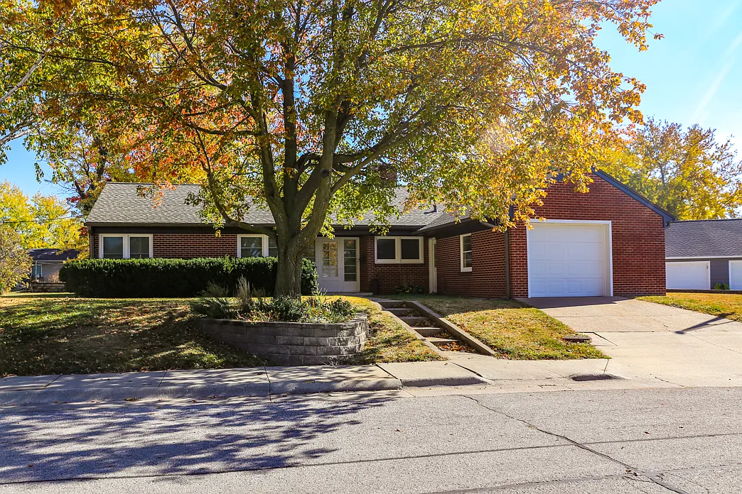 3 bed, 1913 sqft, $1,400 — Photo 3