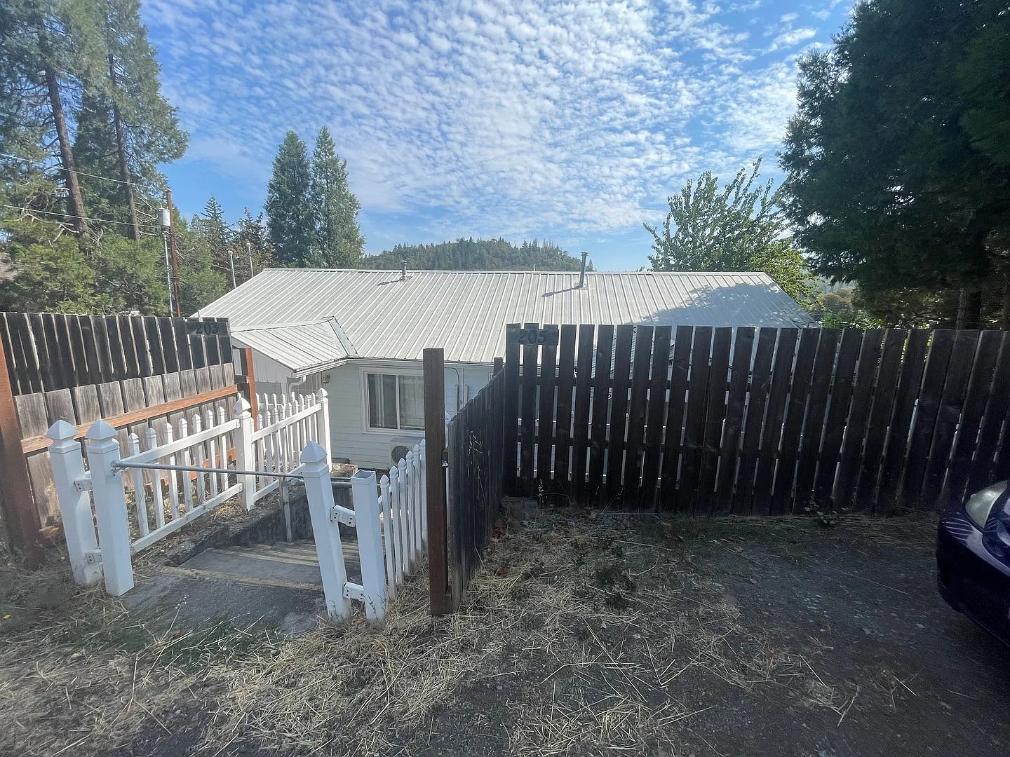 SALG205 — Photo 2