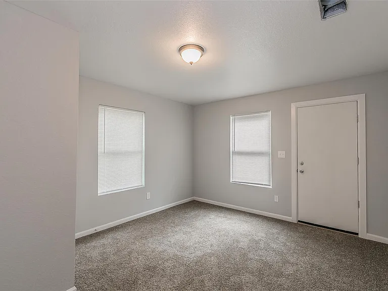 1809 Daniel St — Photo 13