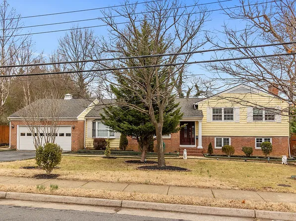 6138 Beachway Dr, Falls Church, VA 22041