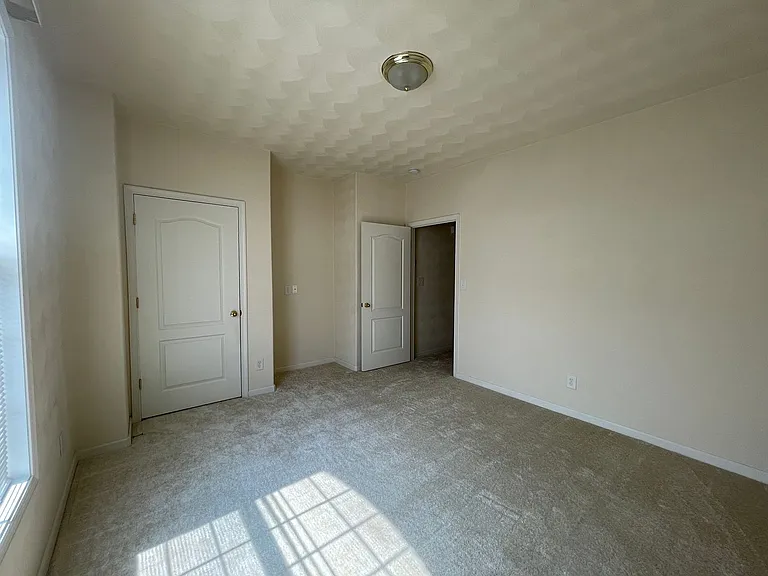 2820 Majestic Oak Ct — Photo 17