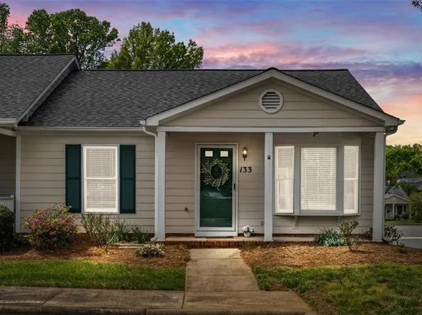 814 Guilford College Rd APT 133, Greensboro, NC 27409