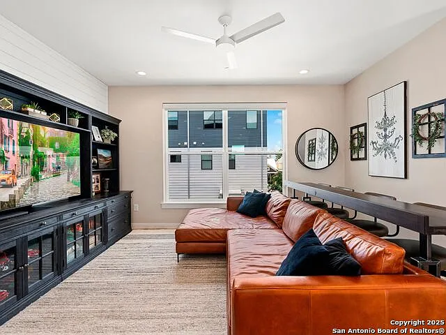2 bed, 2.5 bath, 1456 sqft, $2,200 — Photo 2