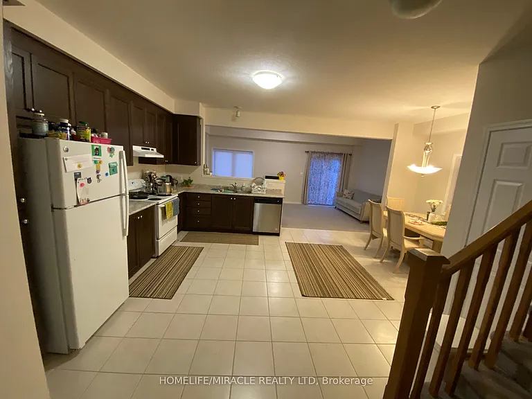 305 Tall Grass Cres — Photo 2