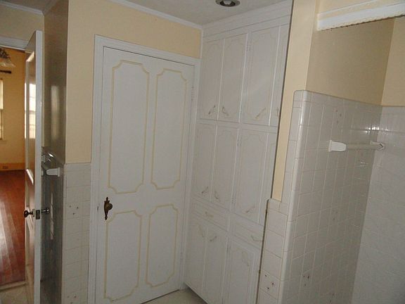 Bathroom has great storage