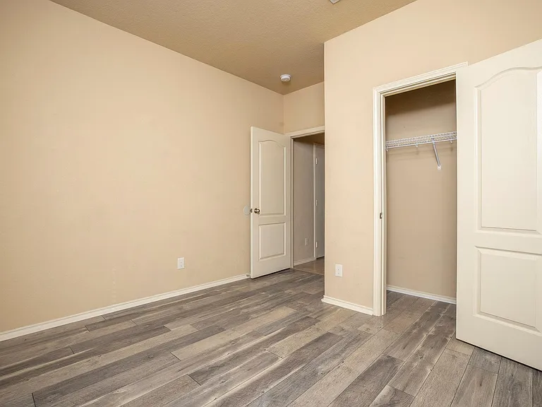 433 Stonebrook Dr — Photo 8