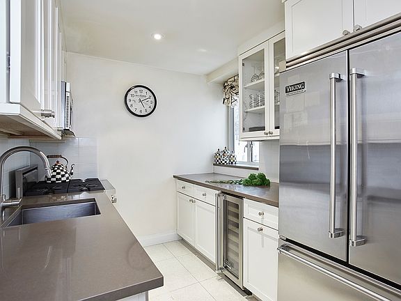 3rd image of 200 E 66th St APT C702