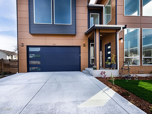 2nd image of 121 Palisades Pl
