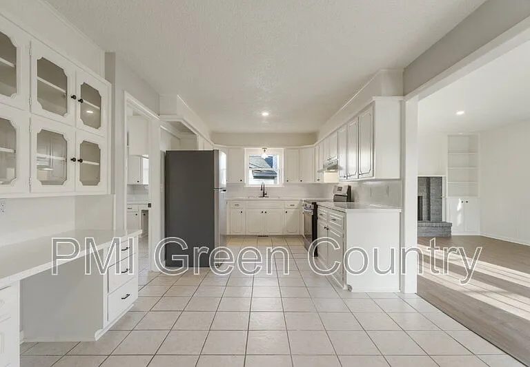 1601 S 1st Pl — Photo 7