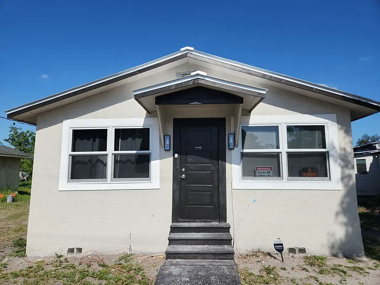 219 S Alabama Ave — Photo 1