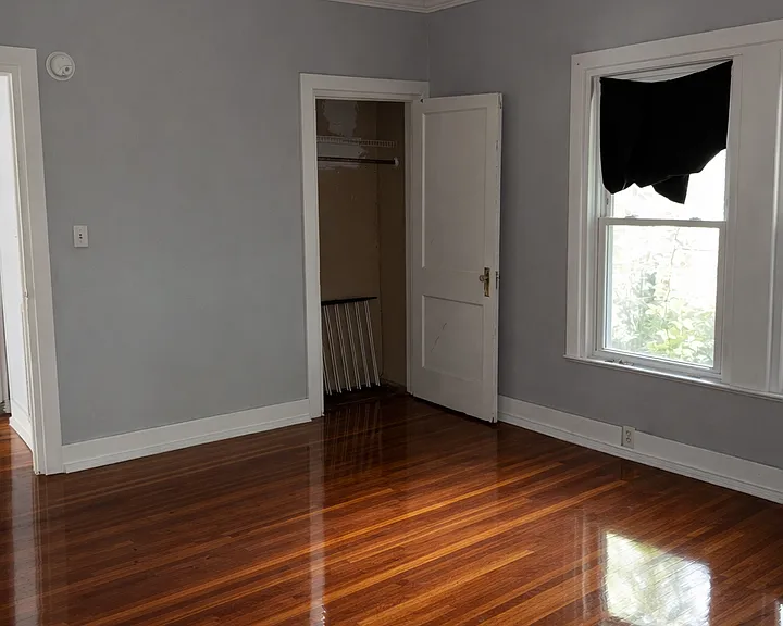 2218 Yancey Ave — Photo 3