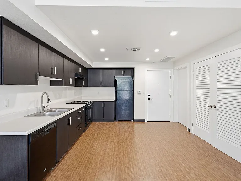 Elevate Your Urban Experience! Move in before the end of the month and get 10 weeks FREE Rent! — Photo 23