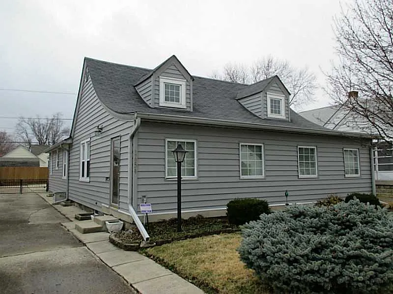 1654 Gerrard Ave photo 1