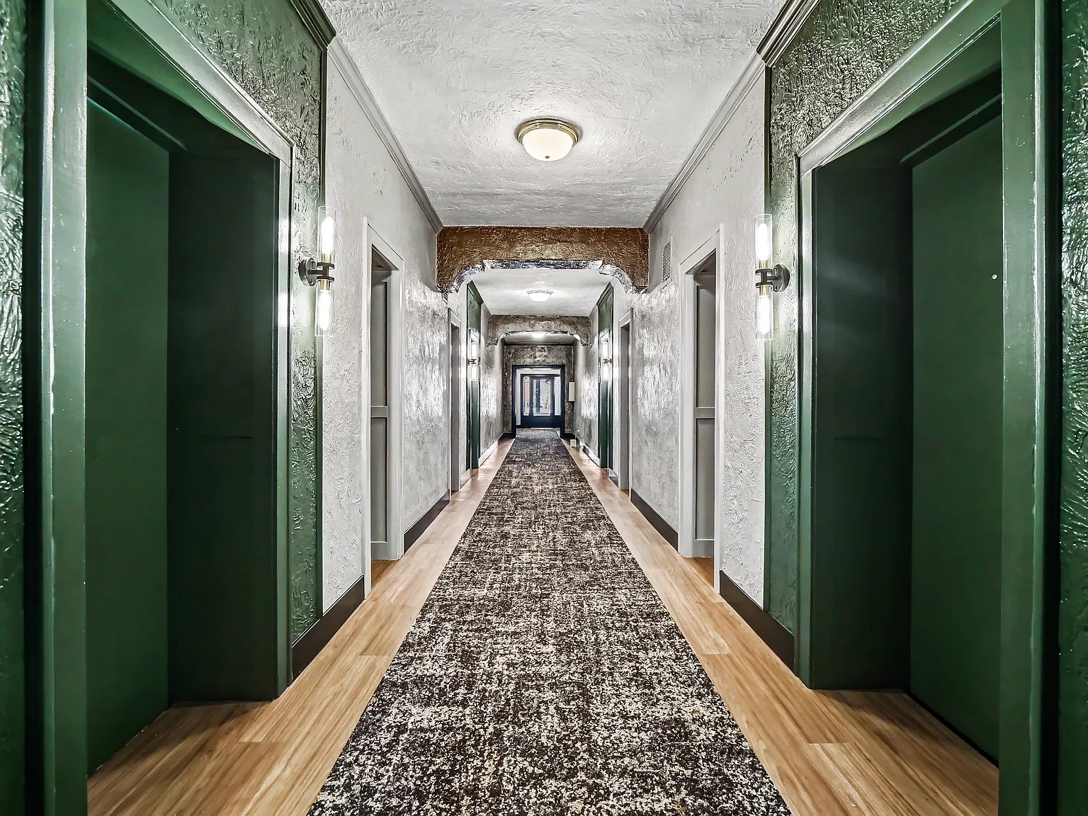 1 bed, 650 sqft, $1,300 — Photo 2