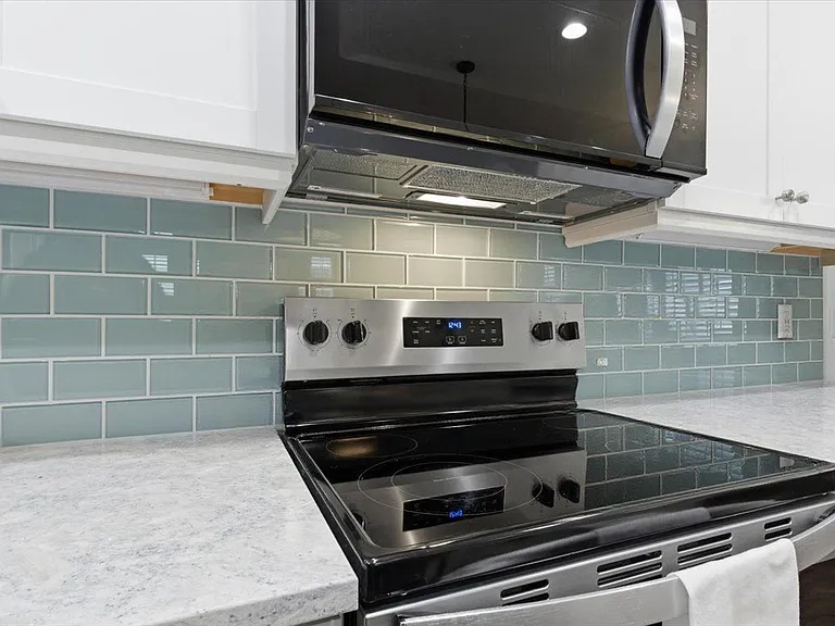 247 Tropics Ave — Photo 8