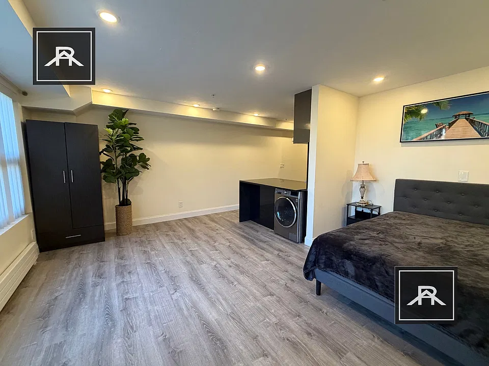 1018 Commonwealth Ave #201