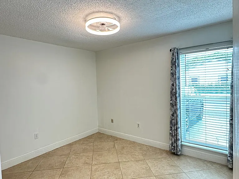 3310 SW 115th Ct — Photo 10